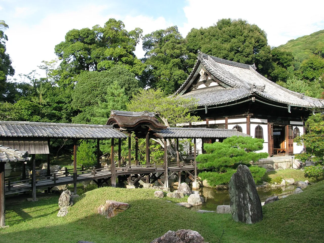高台寺の庭園と開山堂